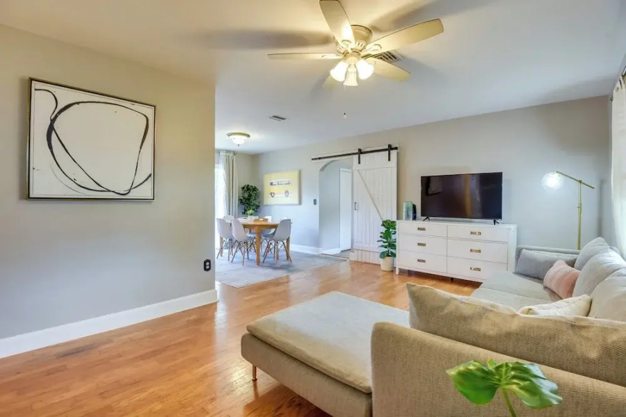 3 Mi to Riverwalk: Pet-friendly Home w/ Yard!