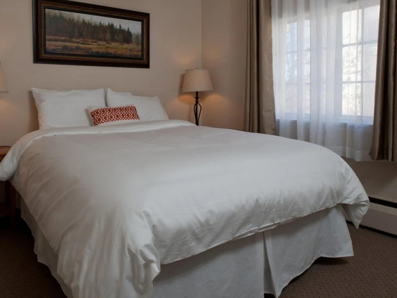 Duke's 8th Avenue Hotel