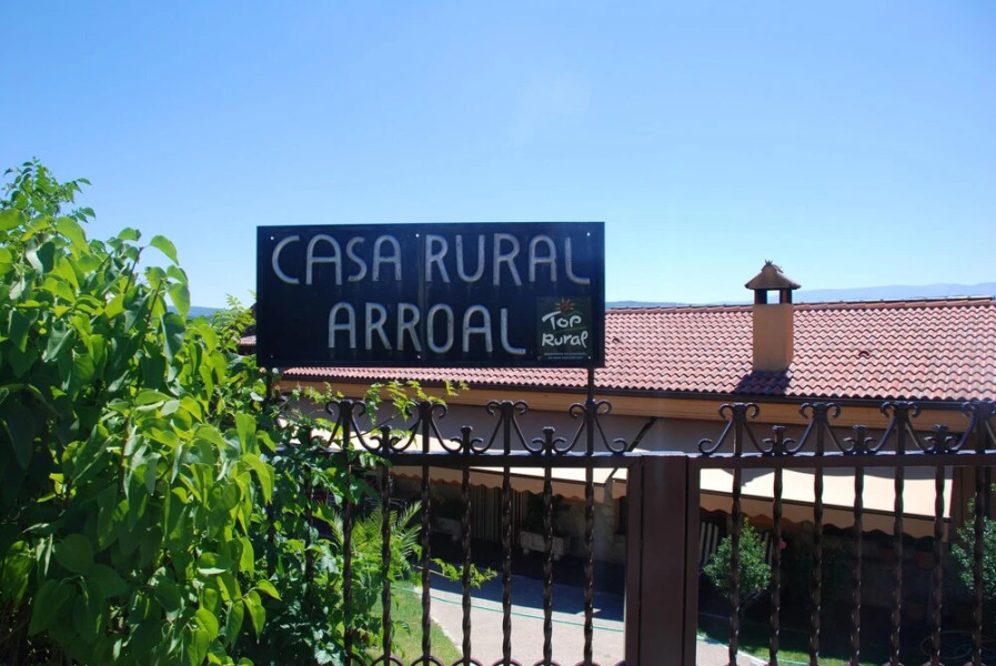 House With 3 Bedrooms in Sotoserrano, With Wonderful Mountain View, En