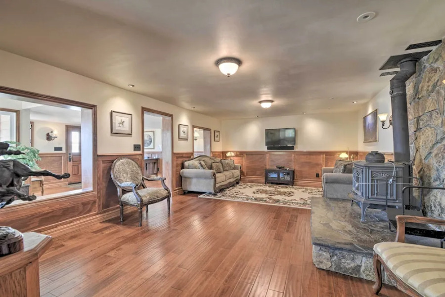 Historic Mariposa Stagecoach Stop w/ Gas Fire Pit!