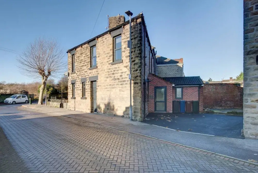Self Check-In Town House in Barnsley Town Centre