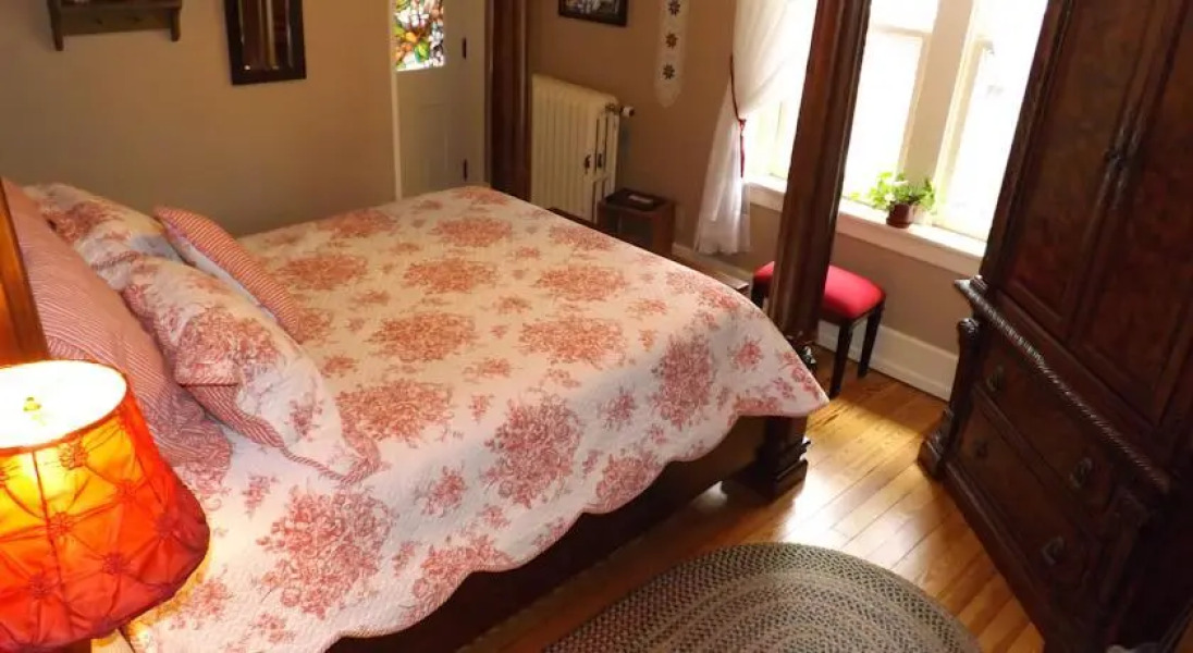 The Patriot House Bed & Breakfast