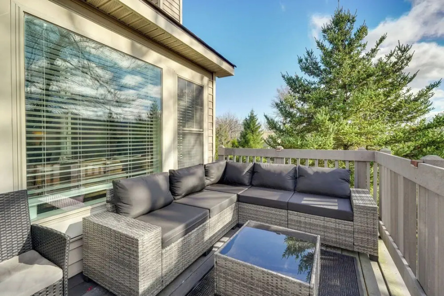 1 Mi to Waterpark: Mtn-view Poconos Hideaway!