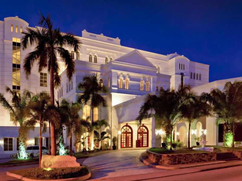 Lewis Grand Hotel