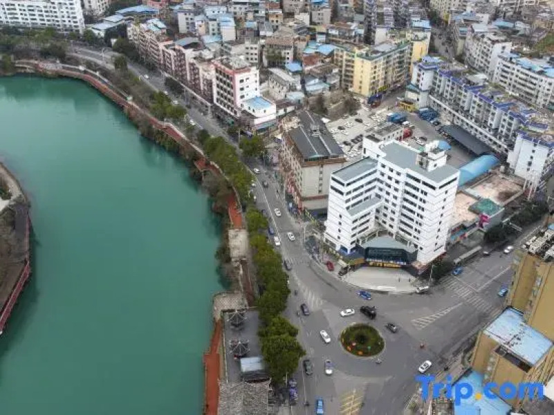 Tongren Grand Hotel (Tongren High-speed Railway Station Ancient City Pedestrian Street Branch)