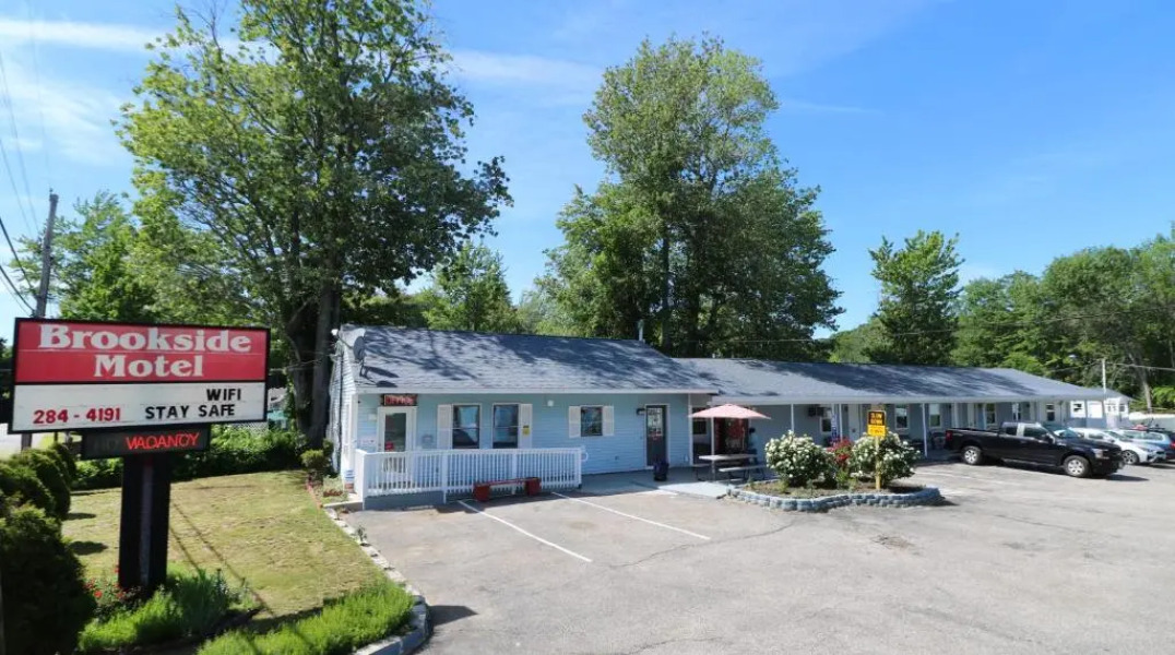 Brookside Inn & Cottages