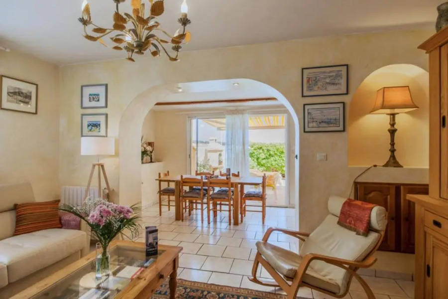 Beautiful 2br with AC and sea-view terrace in La Seyne-sur-Mer Welkeys