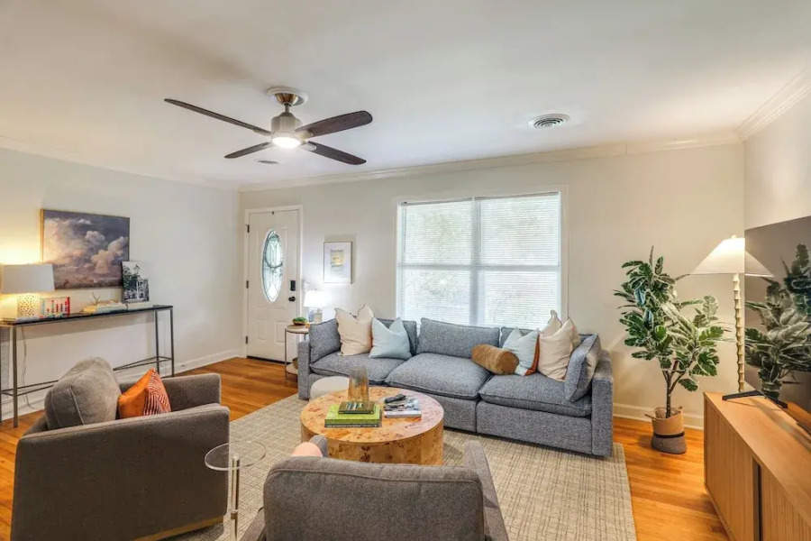 < 1 Mi to Ole Miss! Serene Home w/ Large Yard