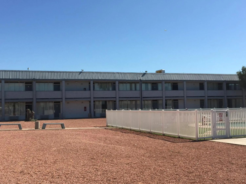 E-Z 8 Motel Phoenix Airporter