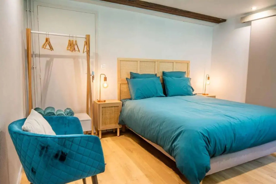 Le Petit Berdis (Adults Only)