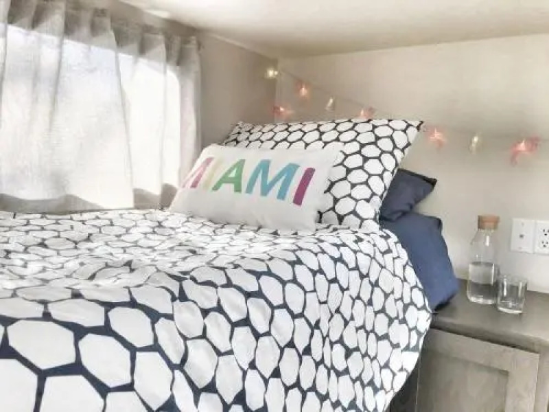 2 bedroom, beautiful patio, pool, beach, marina