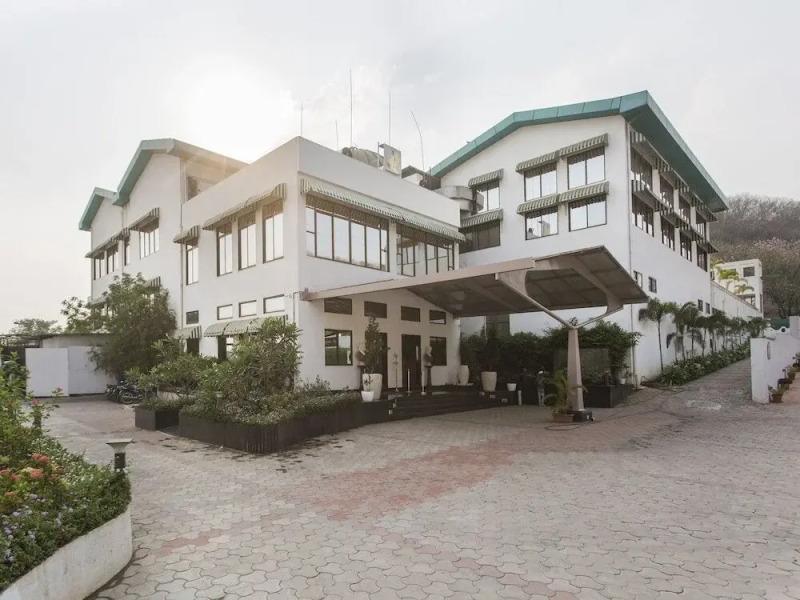 Emerald Resort by OYO Rooms