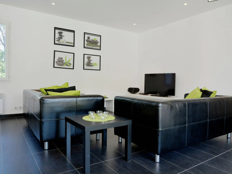 Villa with air conditioning, private pool in Provence, half an hour drive from the beach