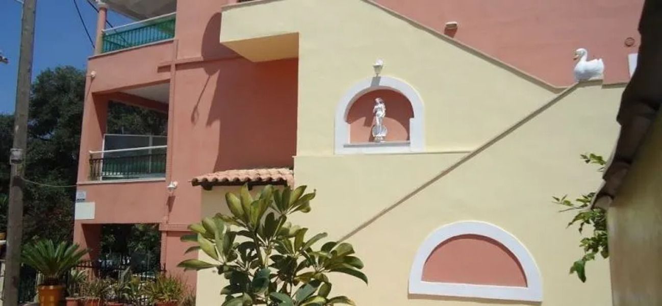 Almyra Apartments & Studios