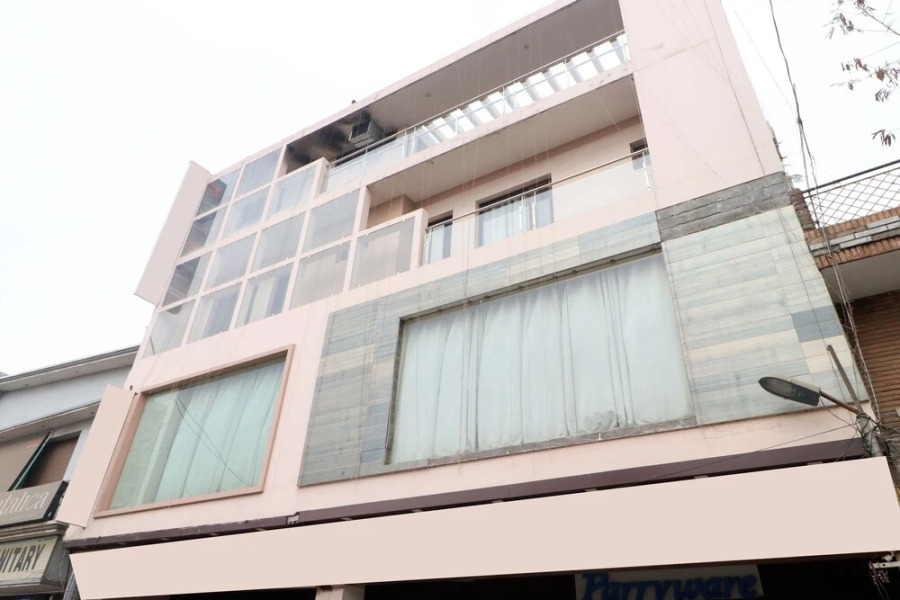 OYO 28122 Hotel C M Plaza