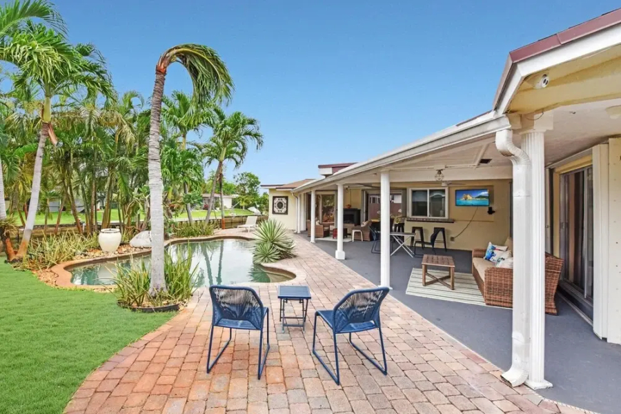 Private pool and canal home with Office space