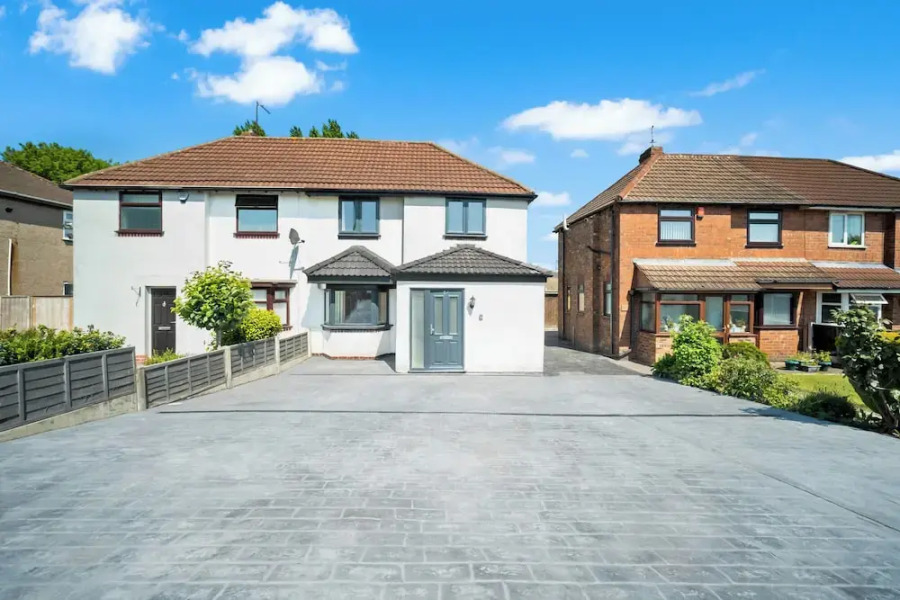 Family/contractors 3 bed House/parking/sleeps 7