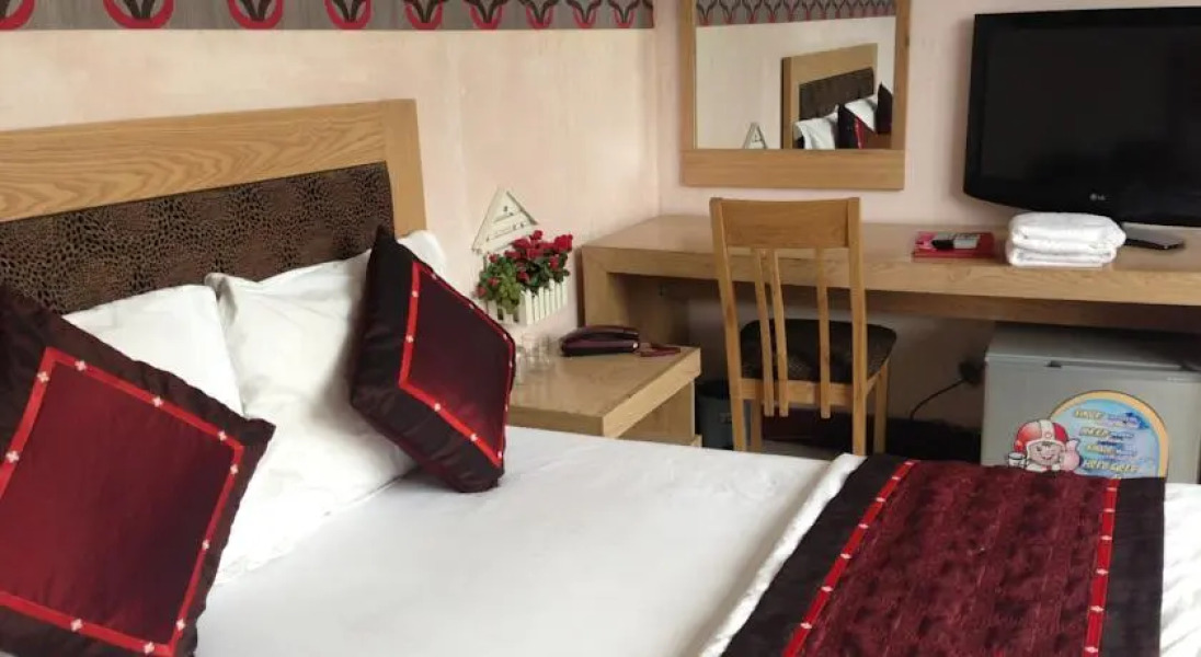 Red Hotel