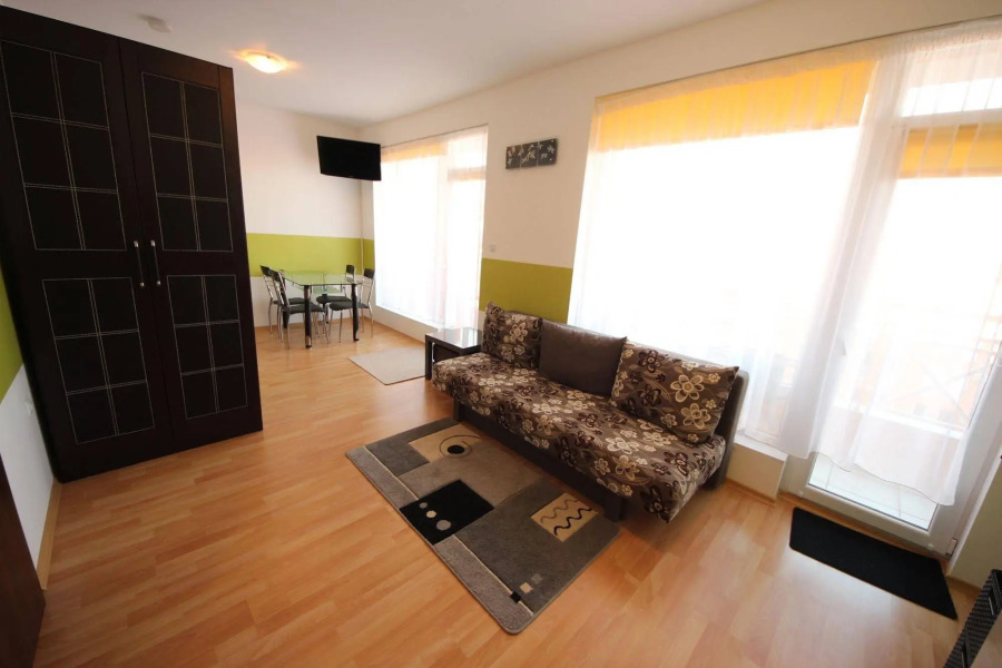 Apartment in Sunny Day 6