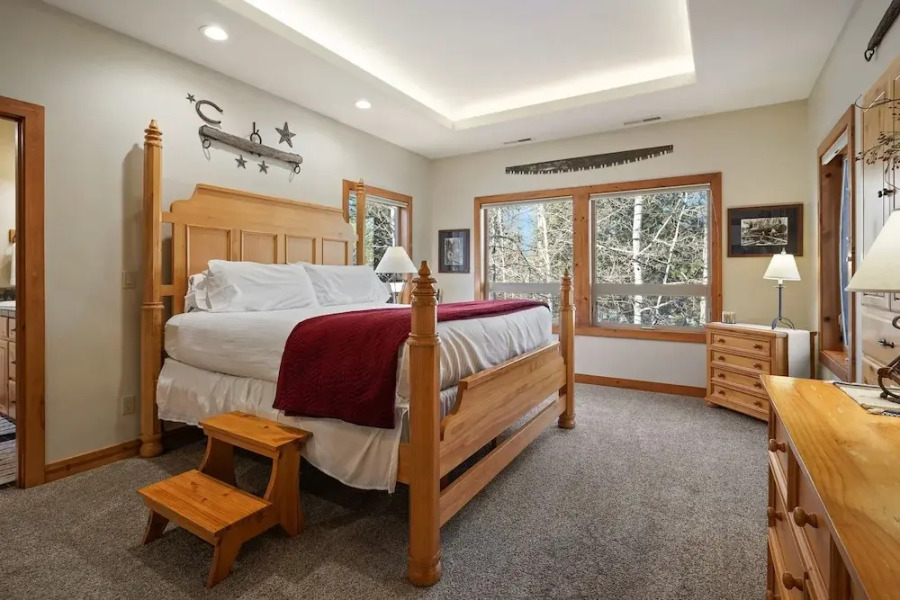 11 Vine Maple 5 Bedroom Home by RedAwning