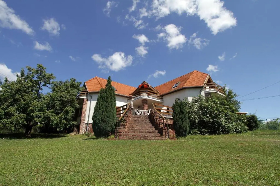 Vöröskő apartmanház