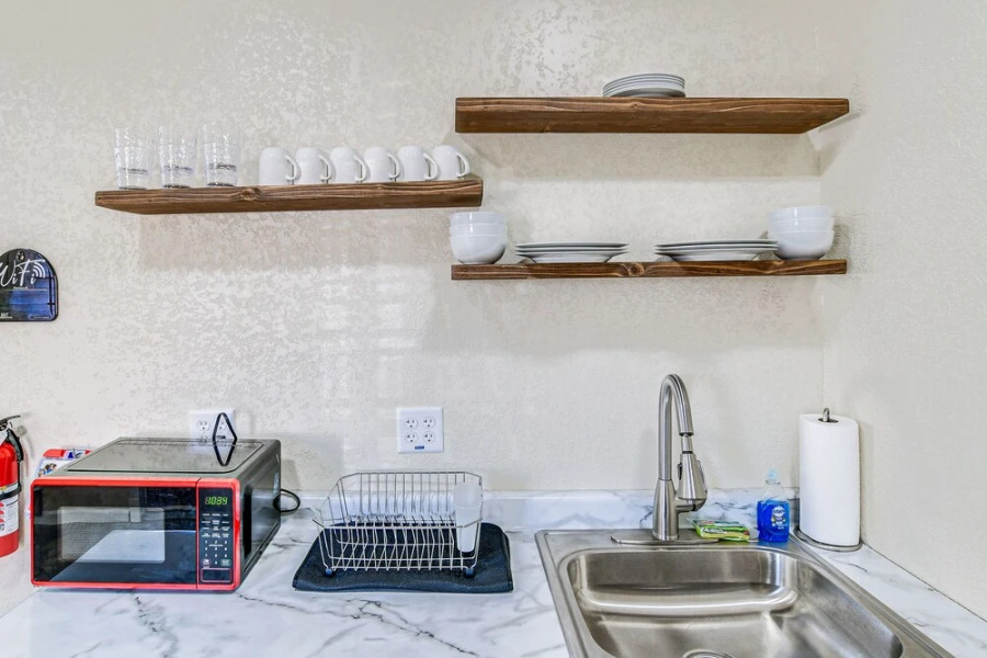 2 Mi to Main St: Newton Guest House