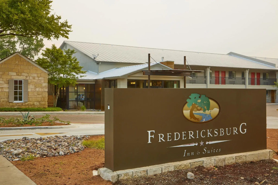 Fredericksburg Inn & Suites