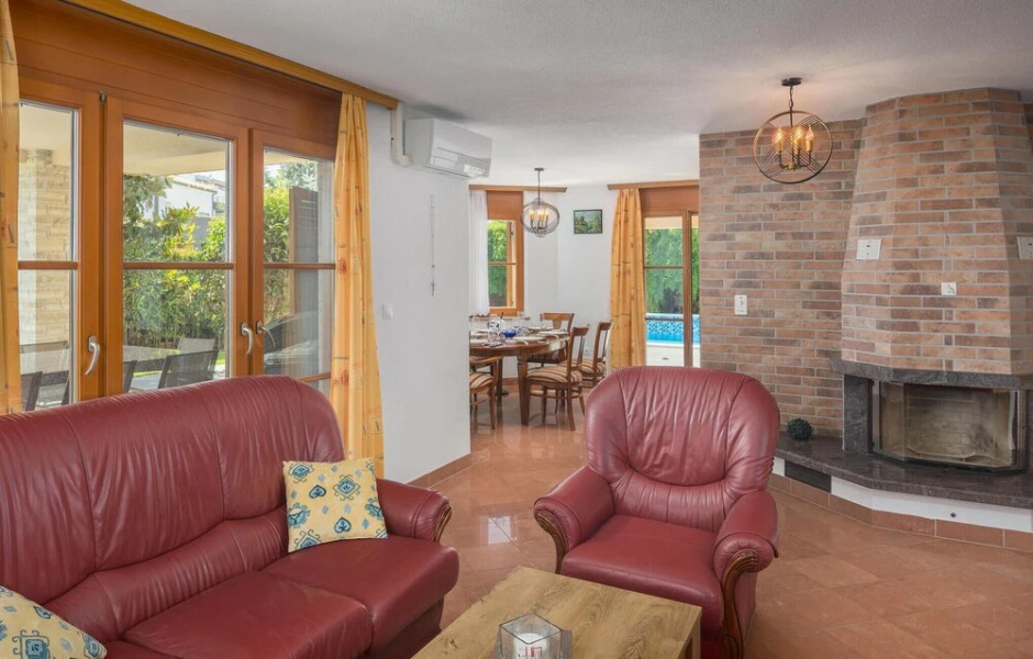 Amazing Home in Medulin with Outdoor Swimming Pool, Hot Tub & WiFi