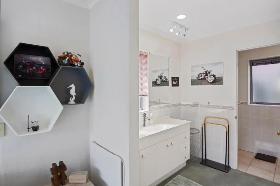 Fantails Roost - Bowentown Holiday Home