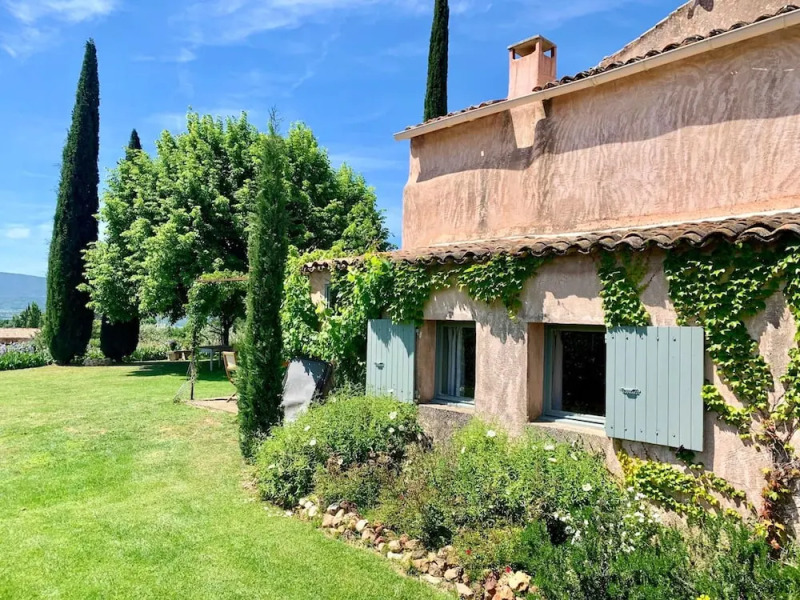 House With 3 Bedrooms in Roussillon, With Wonderful Mountain View, Shared Pool, Enclosed Garden