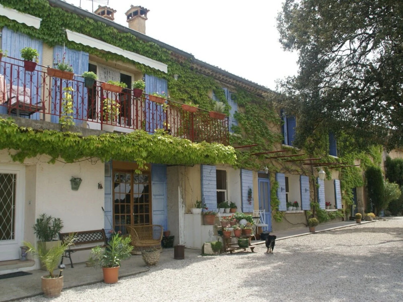 Luxurious Holiday Home with Pool in Pertuis France