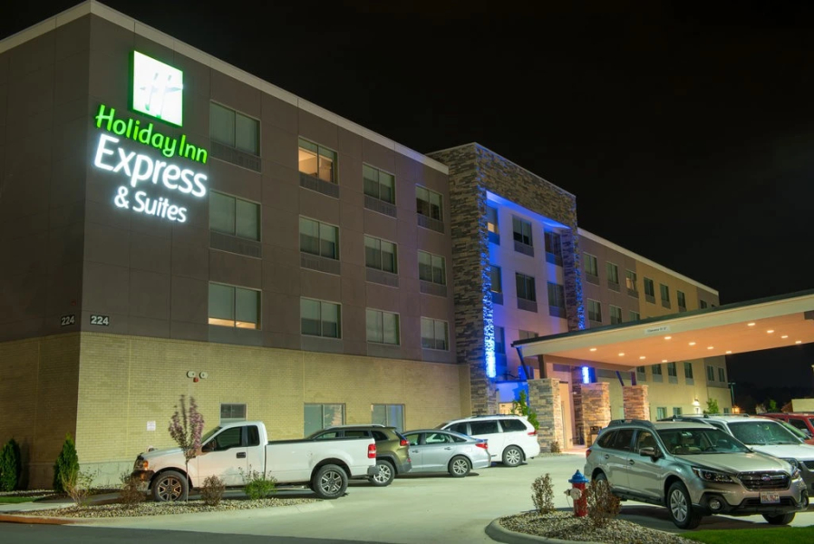 Holiday Inn Express & Suites Merrillville by IHG