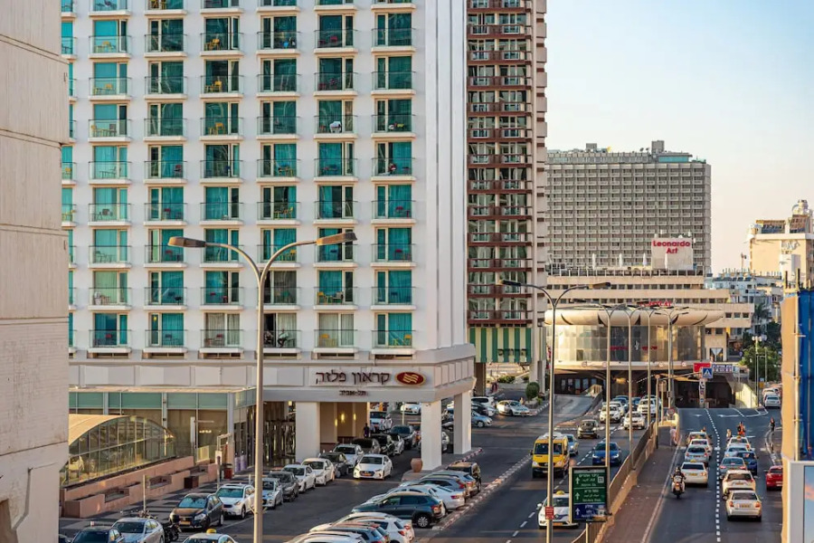 Gordon Hotel & Lounge