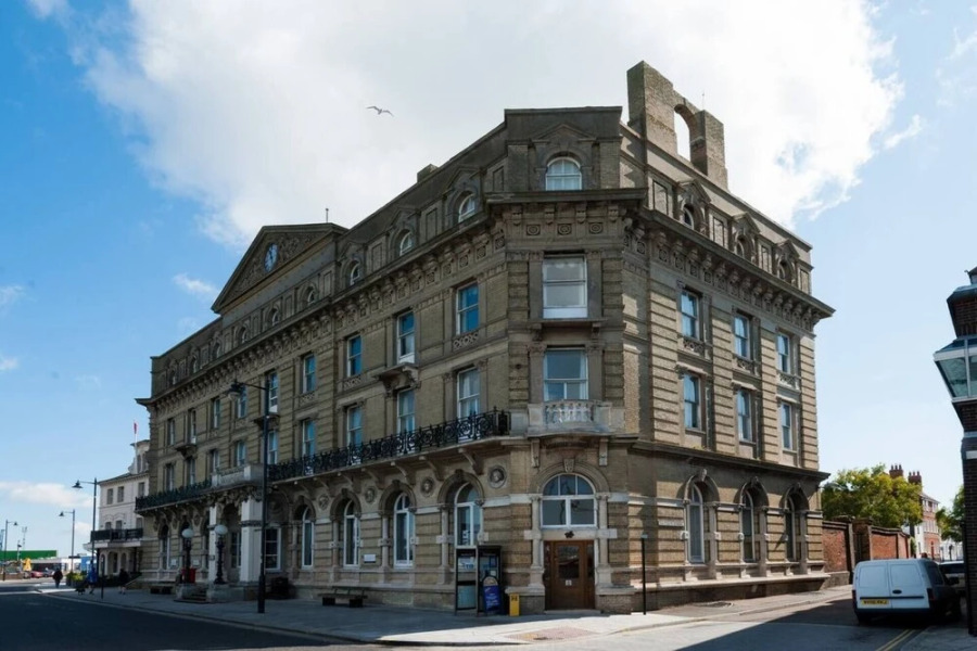 Admirals Harbour View 2-bed Apartment in Harwich