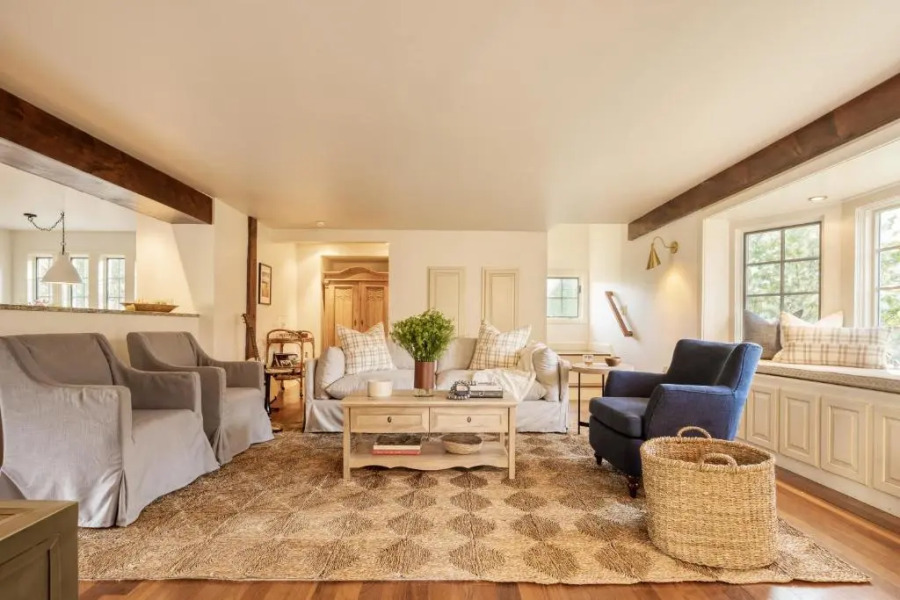 Cortland by Avantstay Charming Heritage Estate w/ Private Lake & Pool