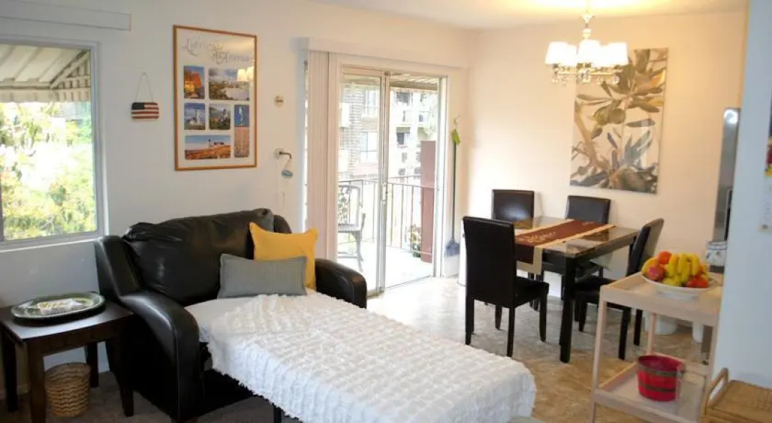 Downtown Chestnut Apartment