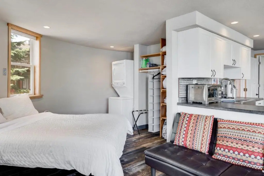 Square Bed ~ Round House