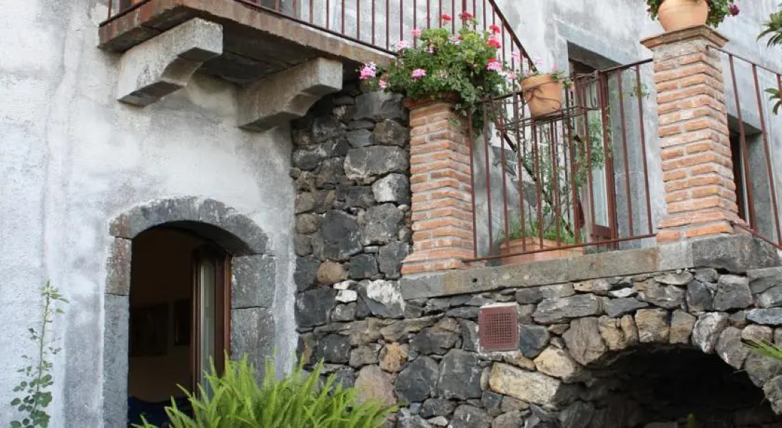 Red Etna-Taormina: The Land of Wine