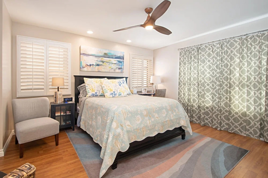 Huntington Beach Studio Blocks to the Beach and Downtown apts