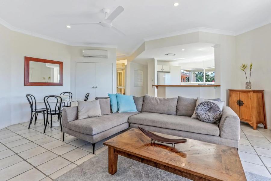 Cosy apartment with ocean views, Sunshine Beach
