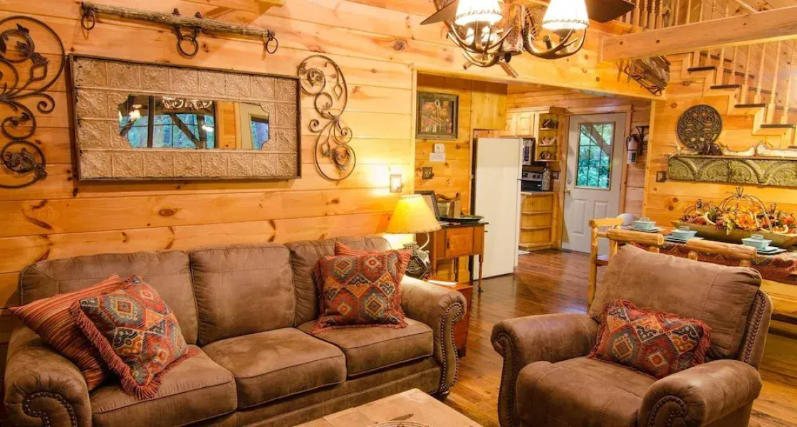 Breathless Cabin Includes Free Wifi, Parking Onsite, Private Hot Tub, and BBQ by Redawning