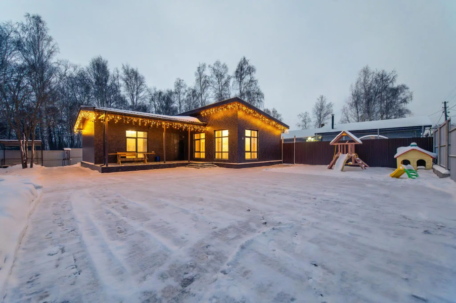 Дом с видом на горы и лес, рядом с озером Банное и горнолыжным центром