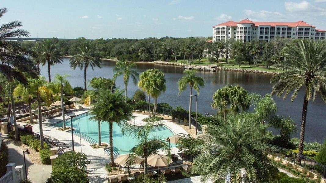 Yacht Harbor 470 4th floor 3 bedrooms condo by RedAwning