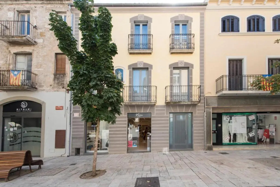 Lovely and bright apartment in the heart of Banyoles