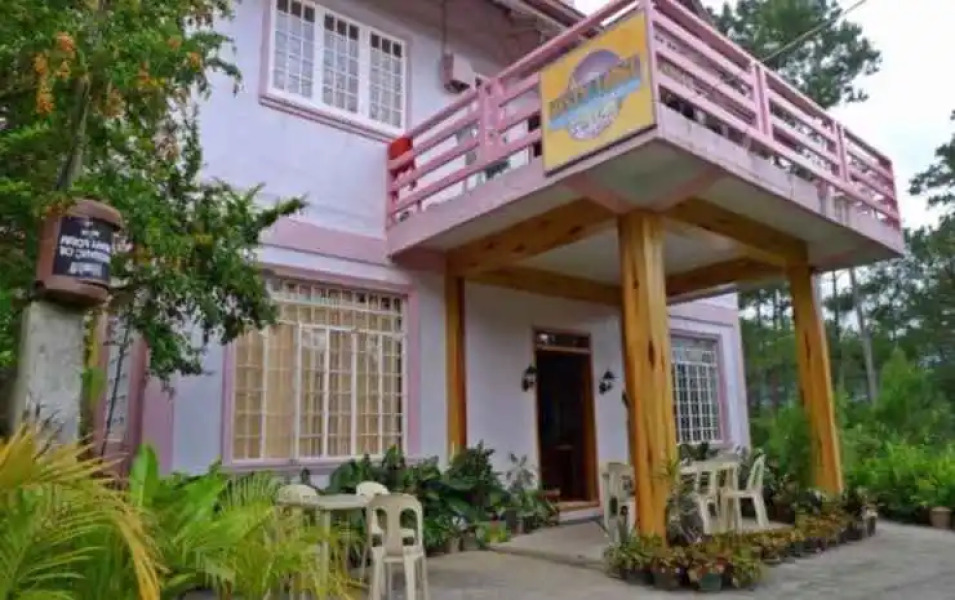 Misty Lodge and Cafe