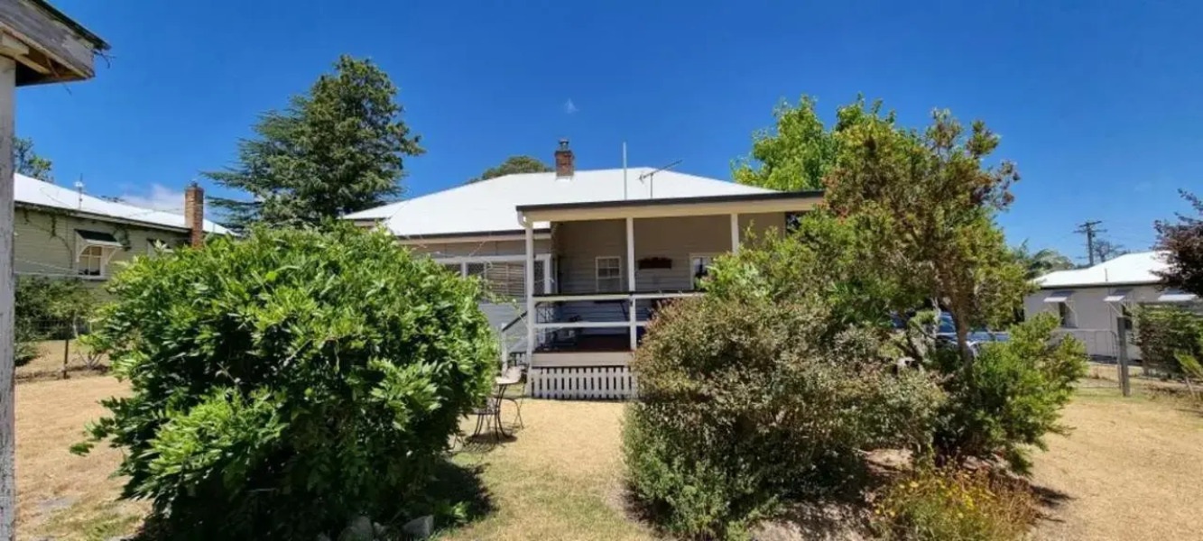 Amiens Cottage. Queenslander, charming, central.