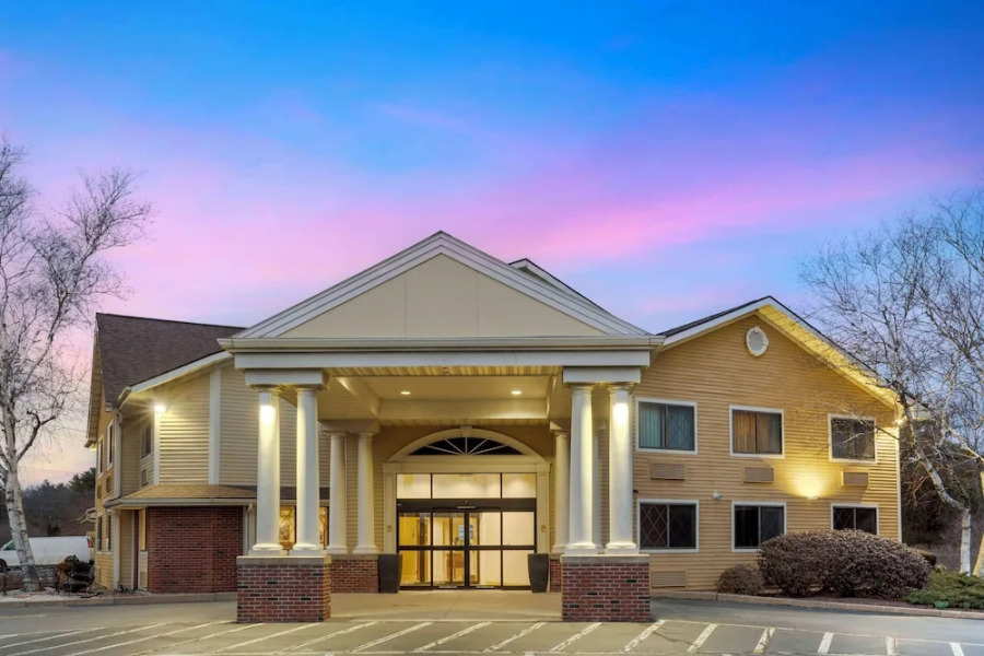 Holiday Inn Express Sharon