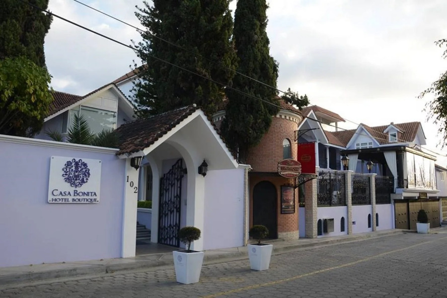 Casa Bonita Hotel & Luxury Residence