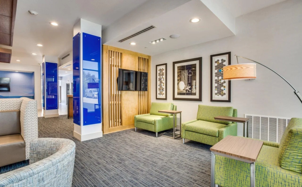 Holiday Inn Express & Suites Denton South by IHG
