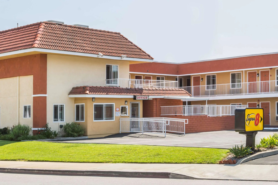 Super 8 by Wyndham Azusa